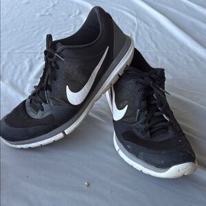 Nike Black and White Running Shoes Men’s 9